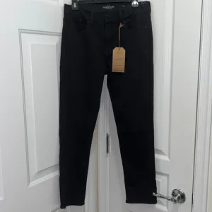 - Lucky 🍀 Brand Jeans