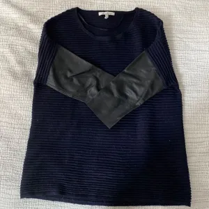 💛 Sandro Sweater Knit Style Top with Leather Detail