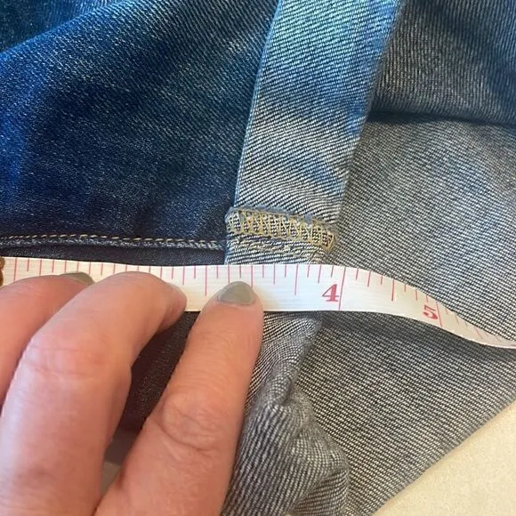 7 for all mankind, women’s shorts factory made cuffs size 25. Super cute shorts.