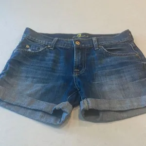 7 for all mankind, women’s shorts factory made cuffs size 25. Super cute shorts.