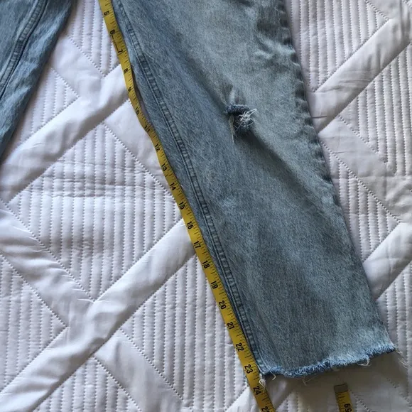 Abercrombie &amp; Fitch The 90s straight ultra high rise jeans size 28. 99% cotton