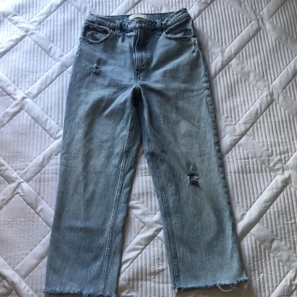 Abercrombie &amp; Fitch The 90s straight ultra high rise jeans size 28. 99% cotton