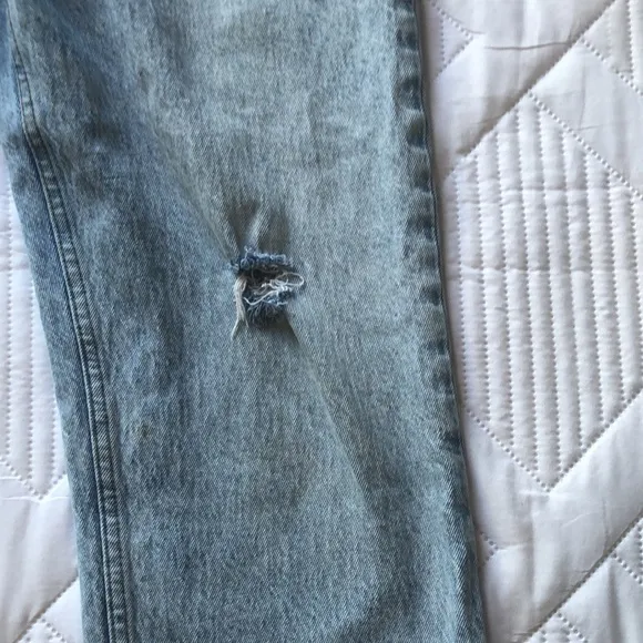 Abercrombie &amp; Fitch The 90s straight ultra high rise jeans size 28. 99% cotton