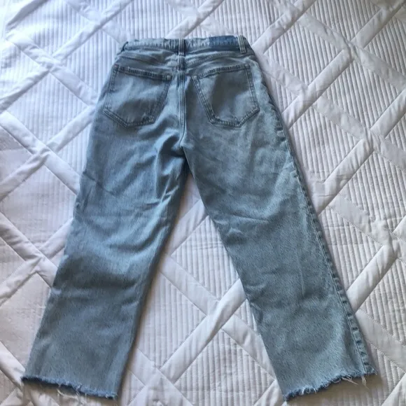 Abercrombie &amp; Fitch The 90s straight ultra high rise jeans size 28. 99% cotton