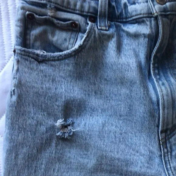 Abercrombie &amp; Fitch The 90s straight ultra high rise jeans size 28. 99% cotton