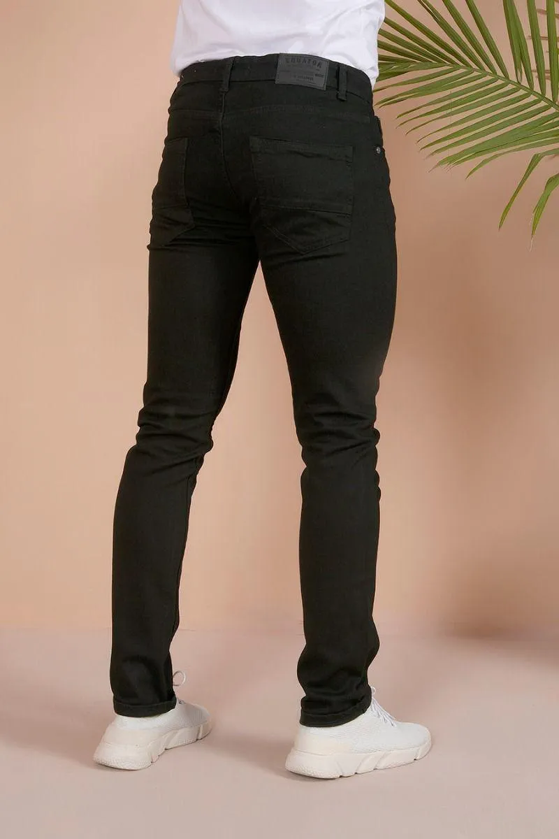 BLACK TAPER JEANS