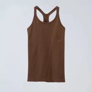 BREATHABLE SEAMLESS KNITTED TANK TOP