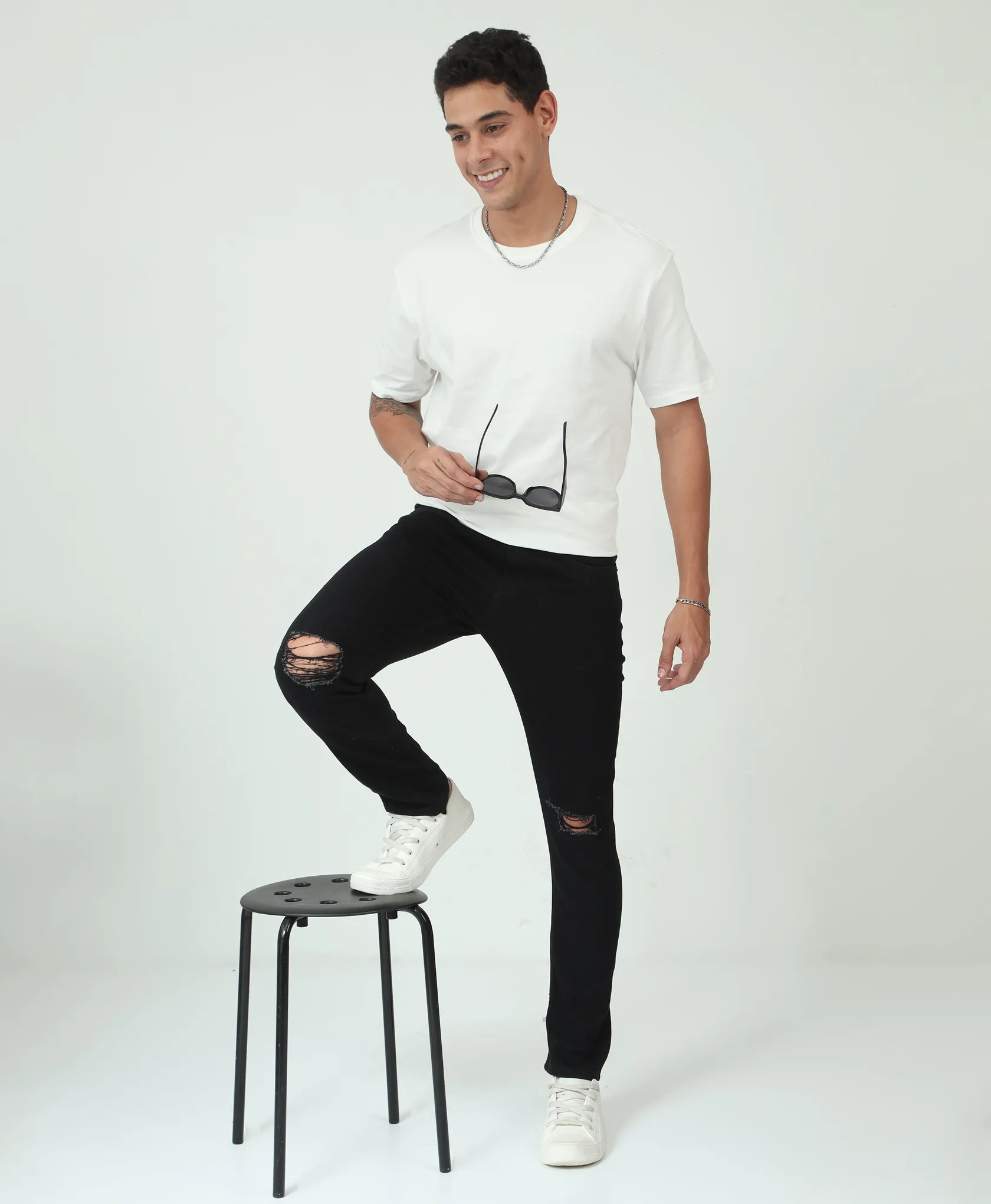 Distressed Black Slim-fit Jeans