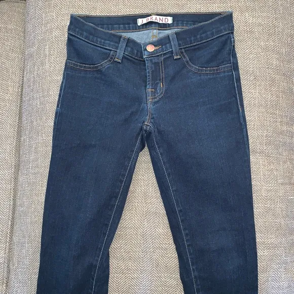 EUC J Brand Starless Skinny Jeans Size 25.