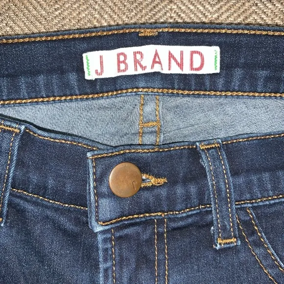 EUC J Brand Starless Skinny Jeans Size 25.