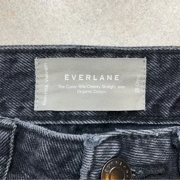 Everlane Curvy 90’s Cheeky Straight Jean 25 Crop Washed Black