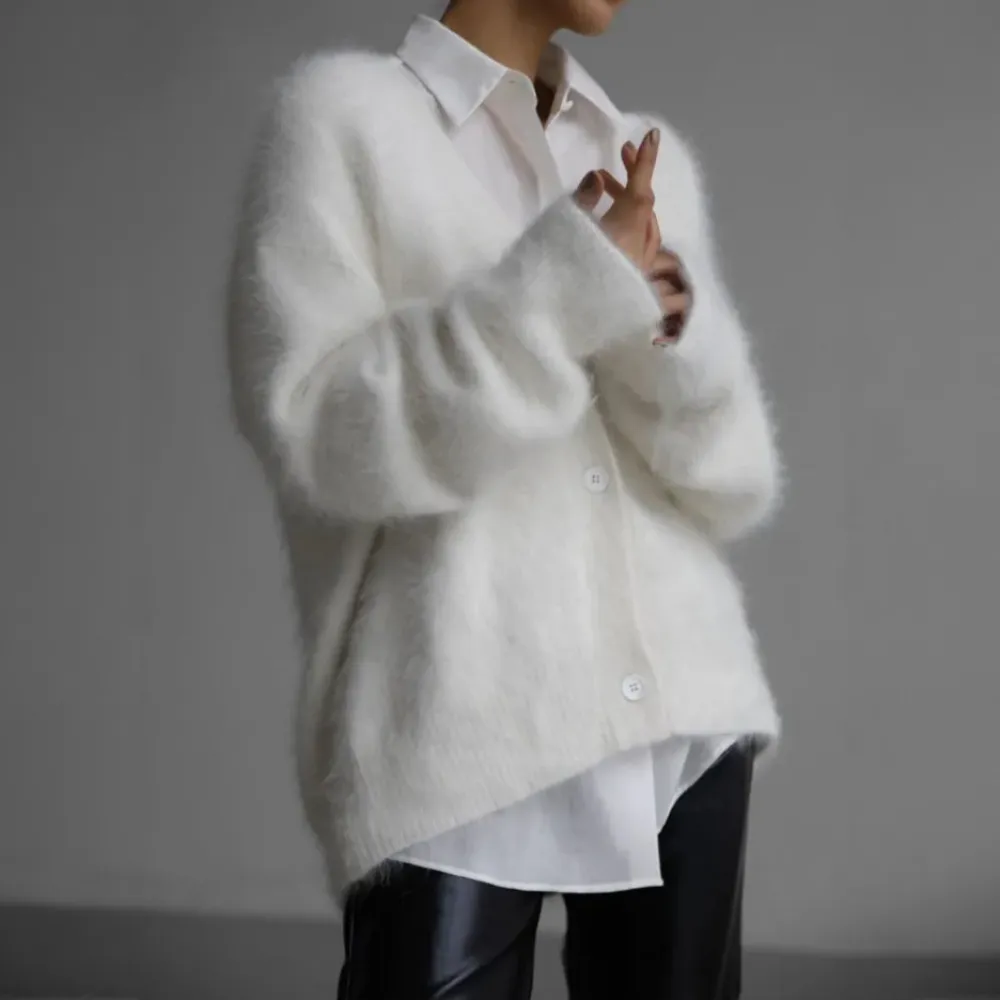 Fionie - Plush Buttoned Cardigan