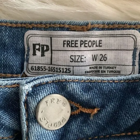 FREE PEOPLE STRAIGHT CROP RAW HEM JEANS W/ 5 POCKETS  NWT