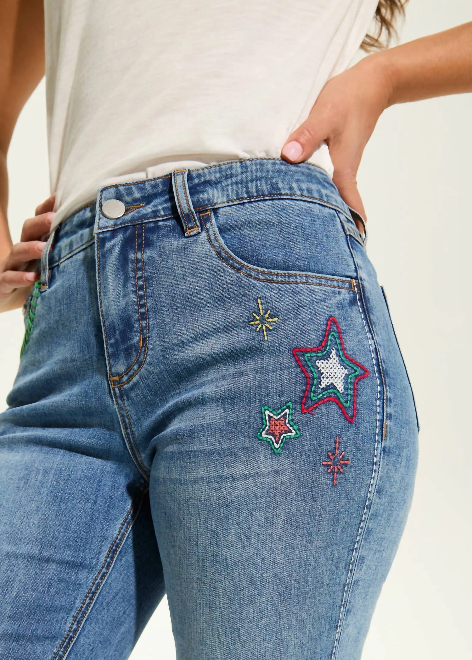 Girlfriend Ankle Jeans In Light Blue