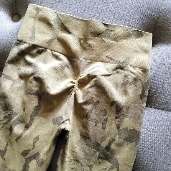 GymShark Adapt Tan Camo Seamless Sports Bra Legging Set Womens Small