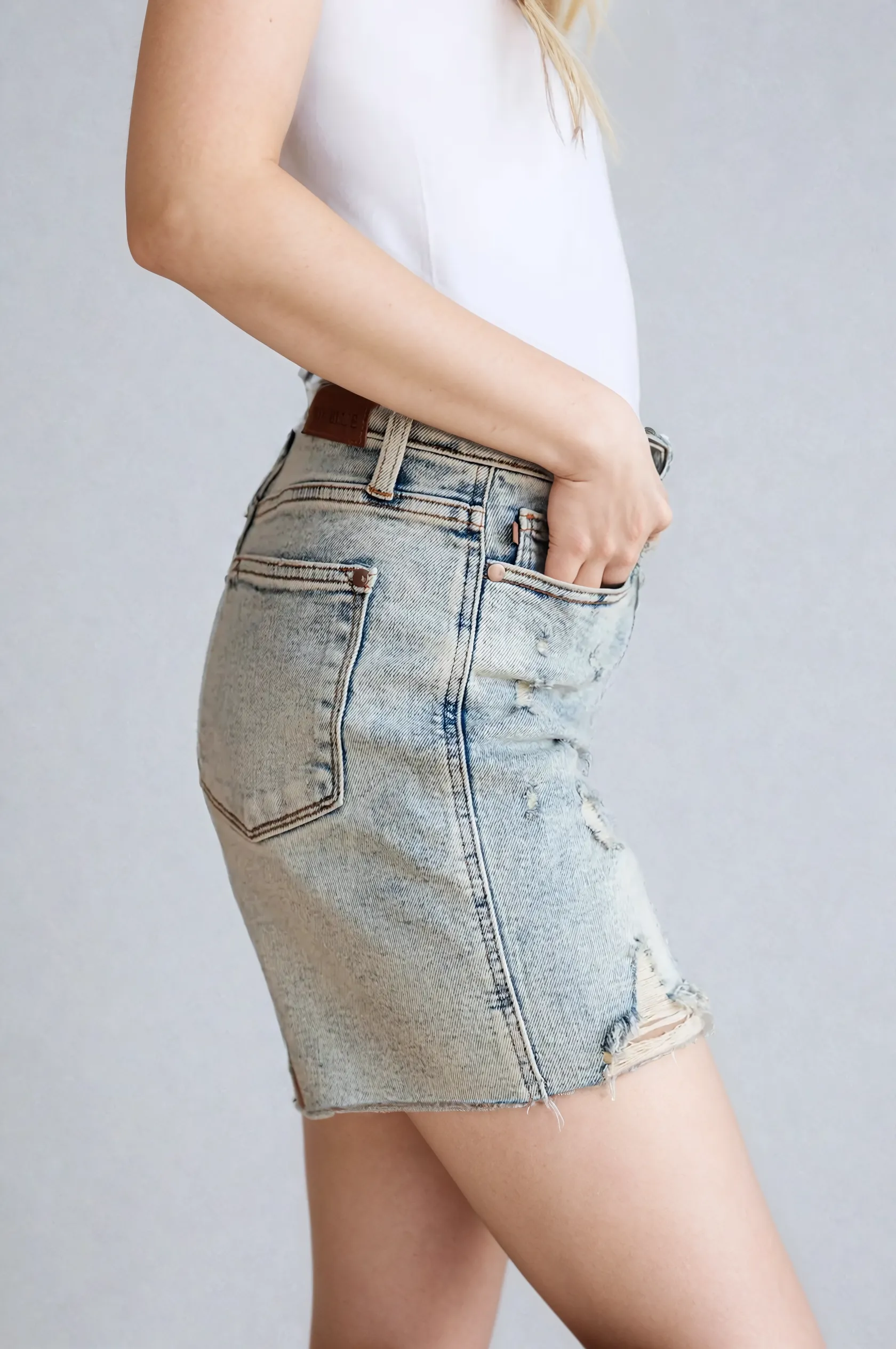 JUDY BLUE MINERAL WASHED SHORTS