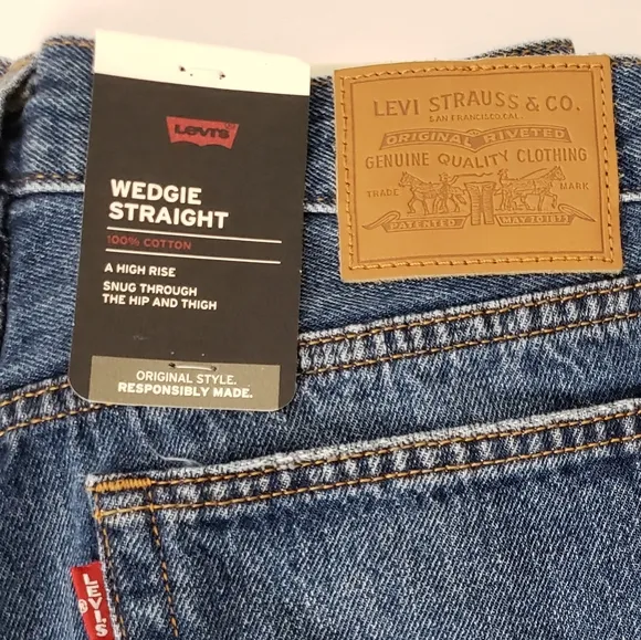 Levi's Premium Womens Wedgie Straight Jeans High Rise Size 27 x 26 Distressed