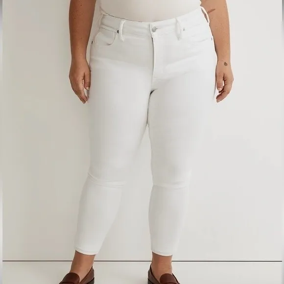 Madewell Plus Size 9&quot; Mid-Rise Skinny Crop Jeans in Pure White 14W
