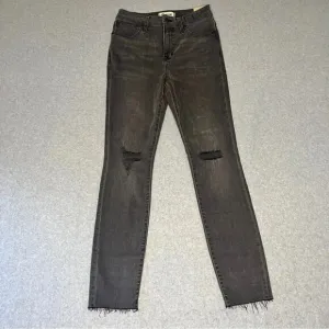 Madewell Women’s Curvy High Rise Skinny Charcoal Distressed Jeans NWT