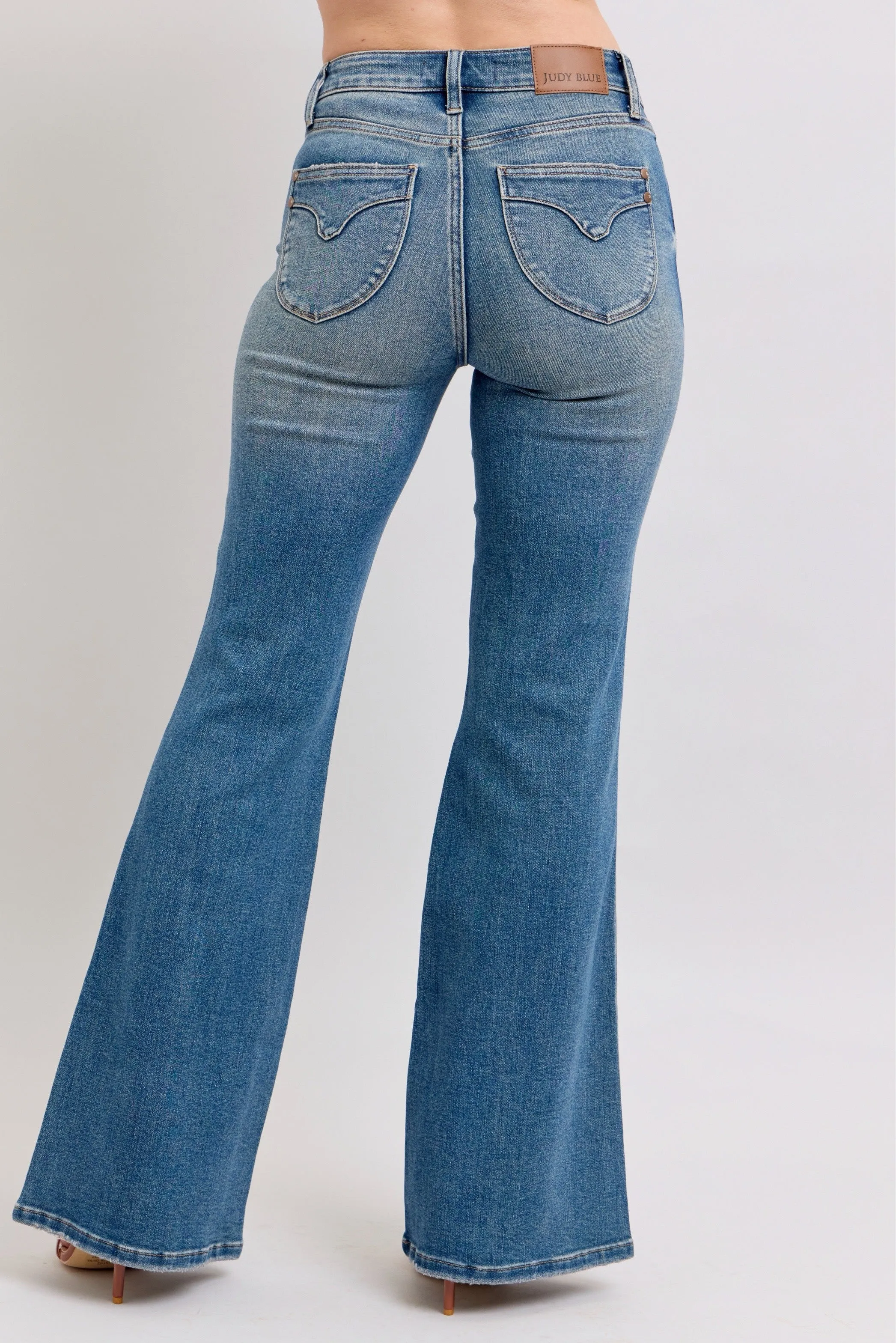 Medium Mid Rise Tummy Control Vintage Wash Judy Blue Jeans 3/3/25 9663