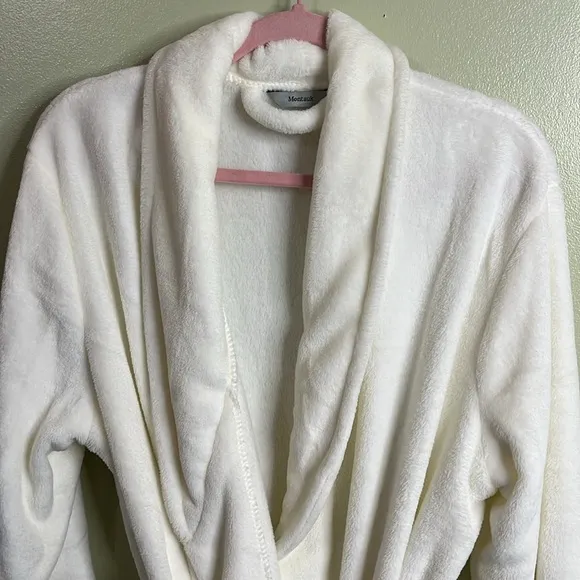 Montauk White super soft front pockets luxury tie waist robe, one size fits most