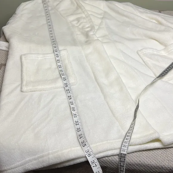 Montauk White super soft front pockets luxury tie waist robe, one size fits most