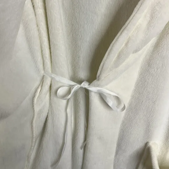 Montauk White super soft front pockets luxury tie waist robe, one size fits most