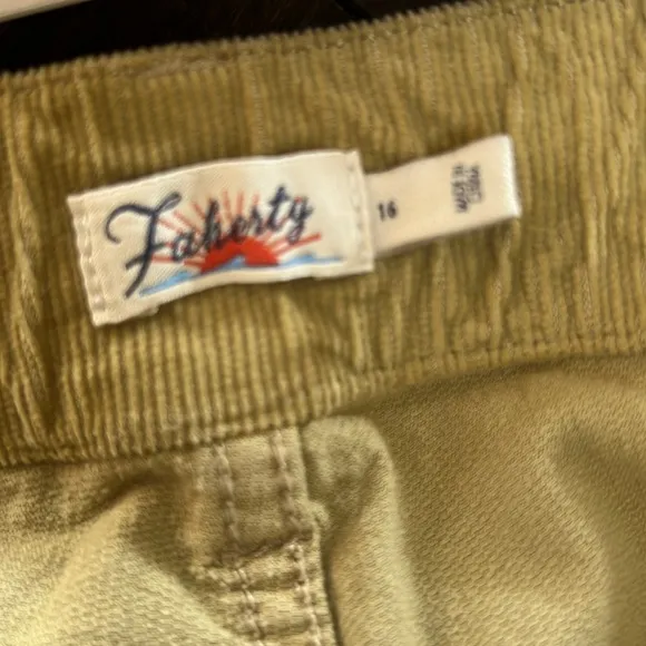 NWOT Faherty Corduroy Patch Pocket Fennel Seed Shorts – Sz 16