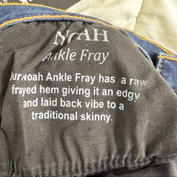 NWT Black Orchid Women’s Noah Ankle Fray Skinny Jeans in Whip It Size 26