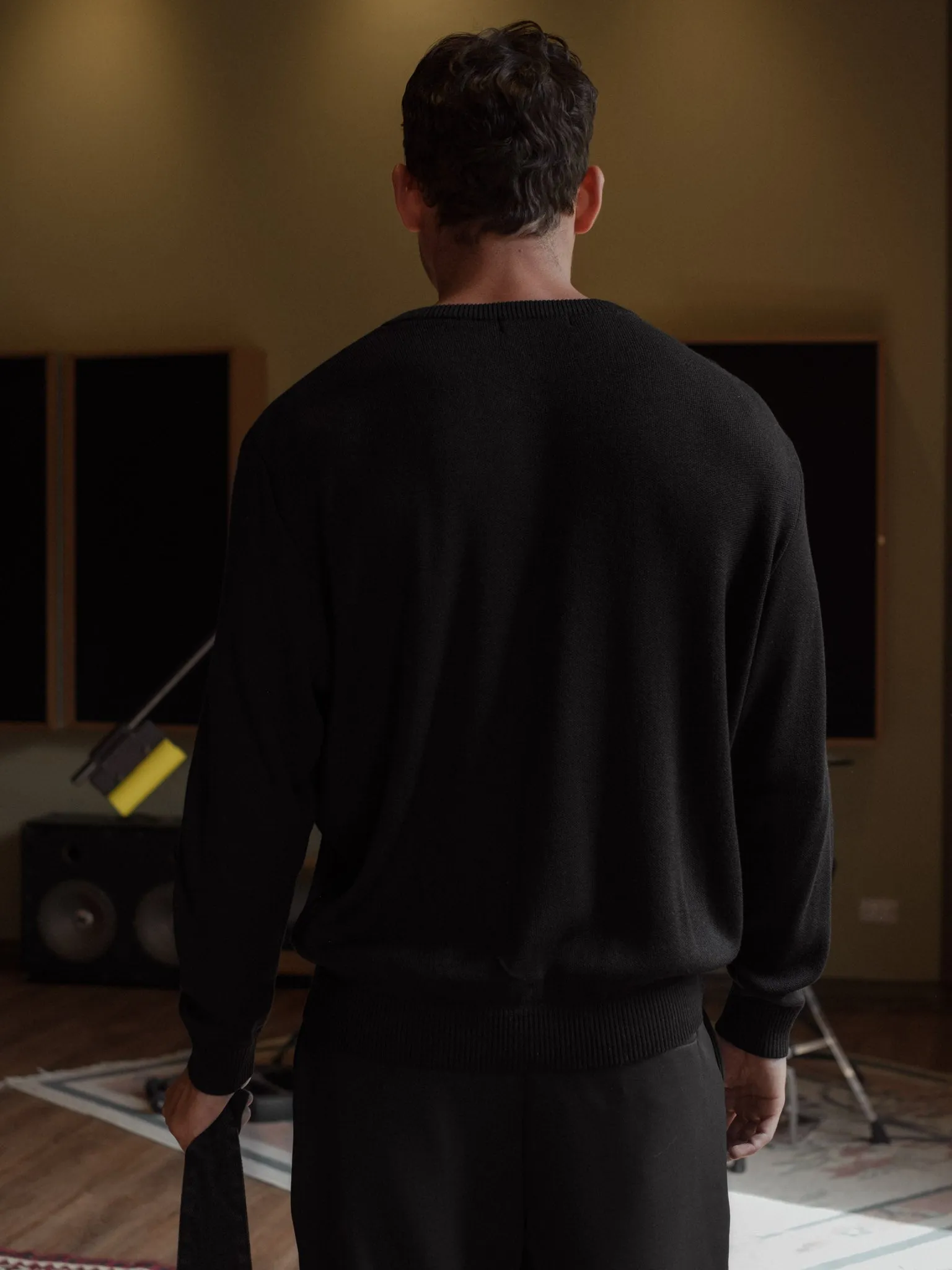 ROUND NECK SWEATER - BLACK