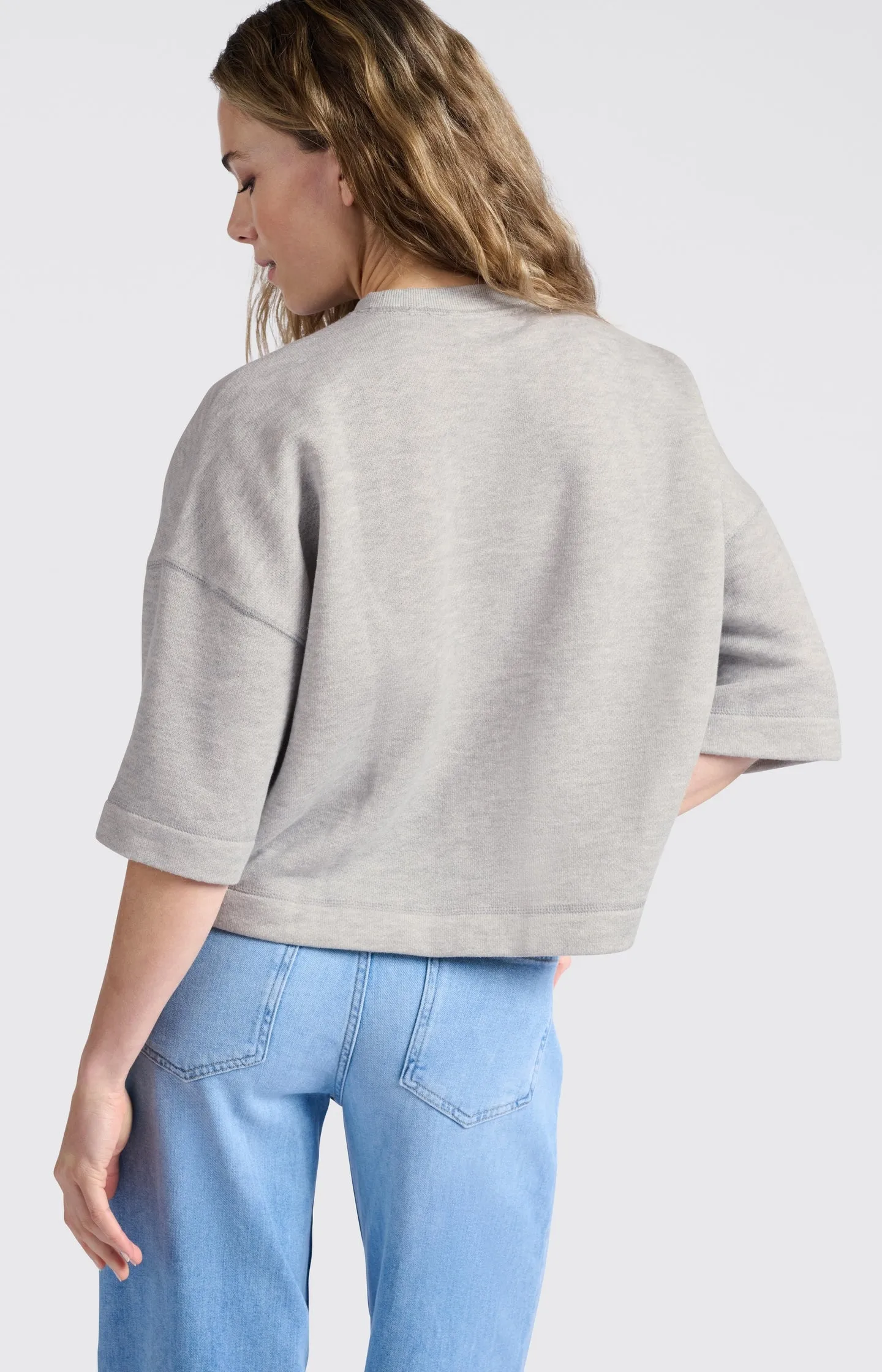 Short-sleeve sweatshirt with relaxed fit