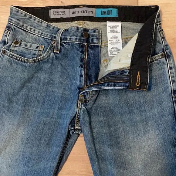 Signature Levi Strauss jeans Authentics low boot women’s size W29 L30