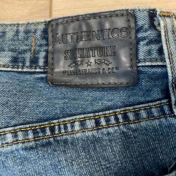 Signature Levi Strauss jeans Authentics low boot women’s size W29 L30