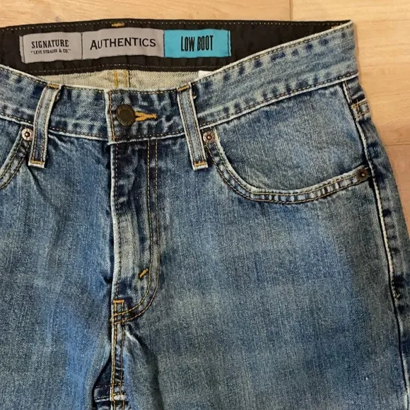 Signature Levi Strauss jeans Authentics low boot women’s size W29 L30