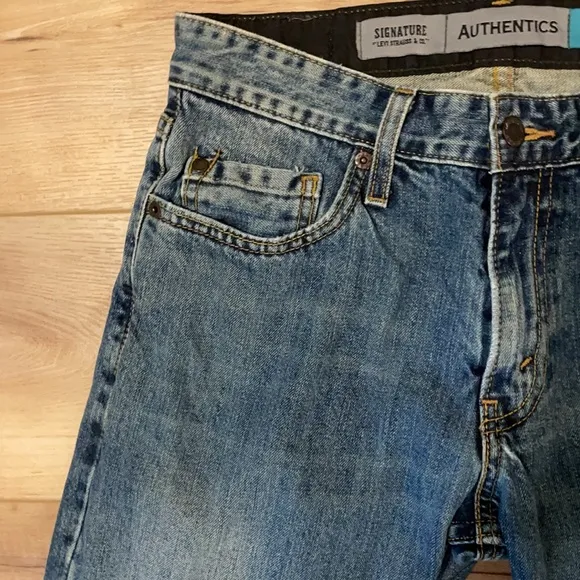 Signature Levi Strauss jeans Authentics low boot women’s size W29 L30
