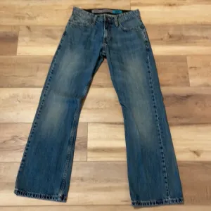 Signature Levi Strauss jeans Authentics low boot women’s size W29 L30