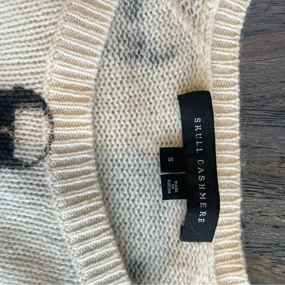Skull Cashmere Dip Dye Ombre Skull Print Sweater. Women’s size Small.