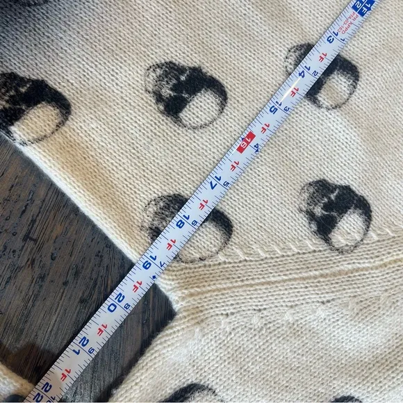 Skull Cashmere Dip Dye Ombre Skull Print Sweater. Women’s size Small.