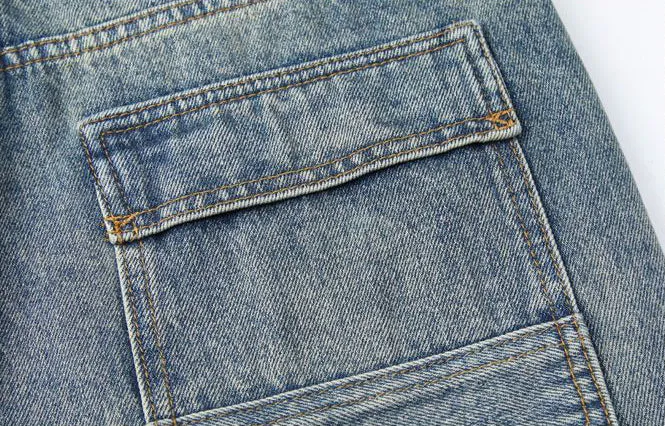 Stylish Loose-Fit Cargo Jeans with Zipper Pockets
