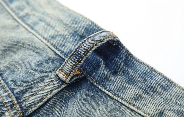 Stylish Loose-Fit Cargo Jeans with Zipper Pockets