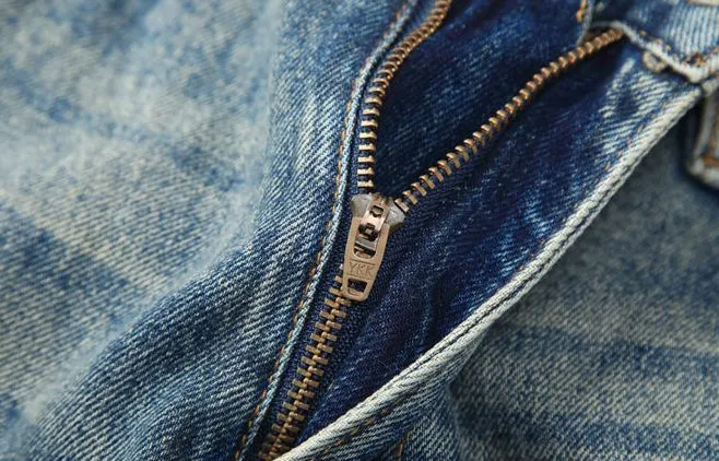 Stylish Loose-Fit Cargo Jeans with Zipper Pockets