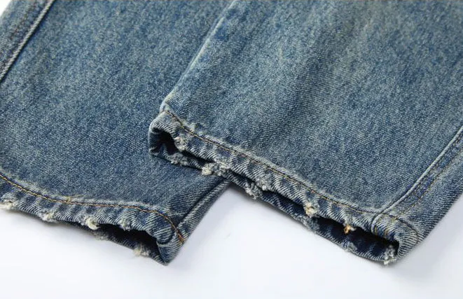 Stylish Loose-Fit Cargo Jeans with Zipper Pockets