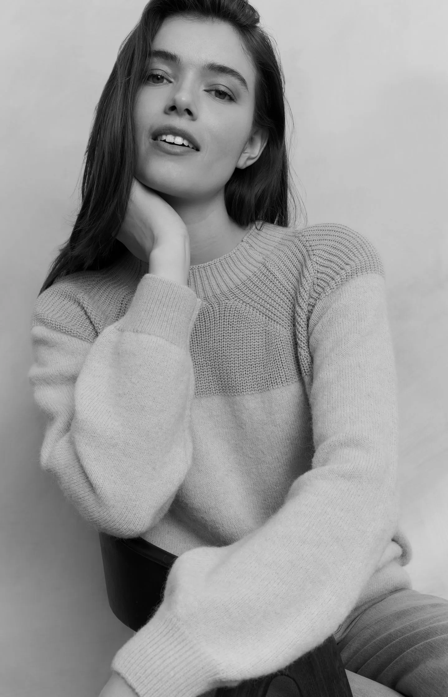 Sweater with mixed textures and round neck