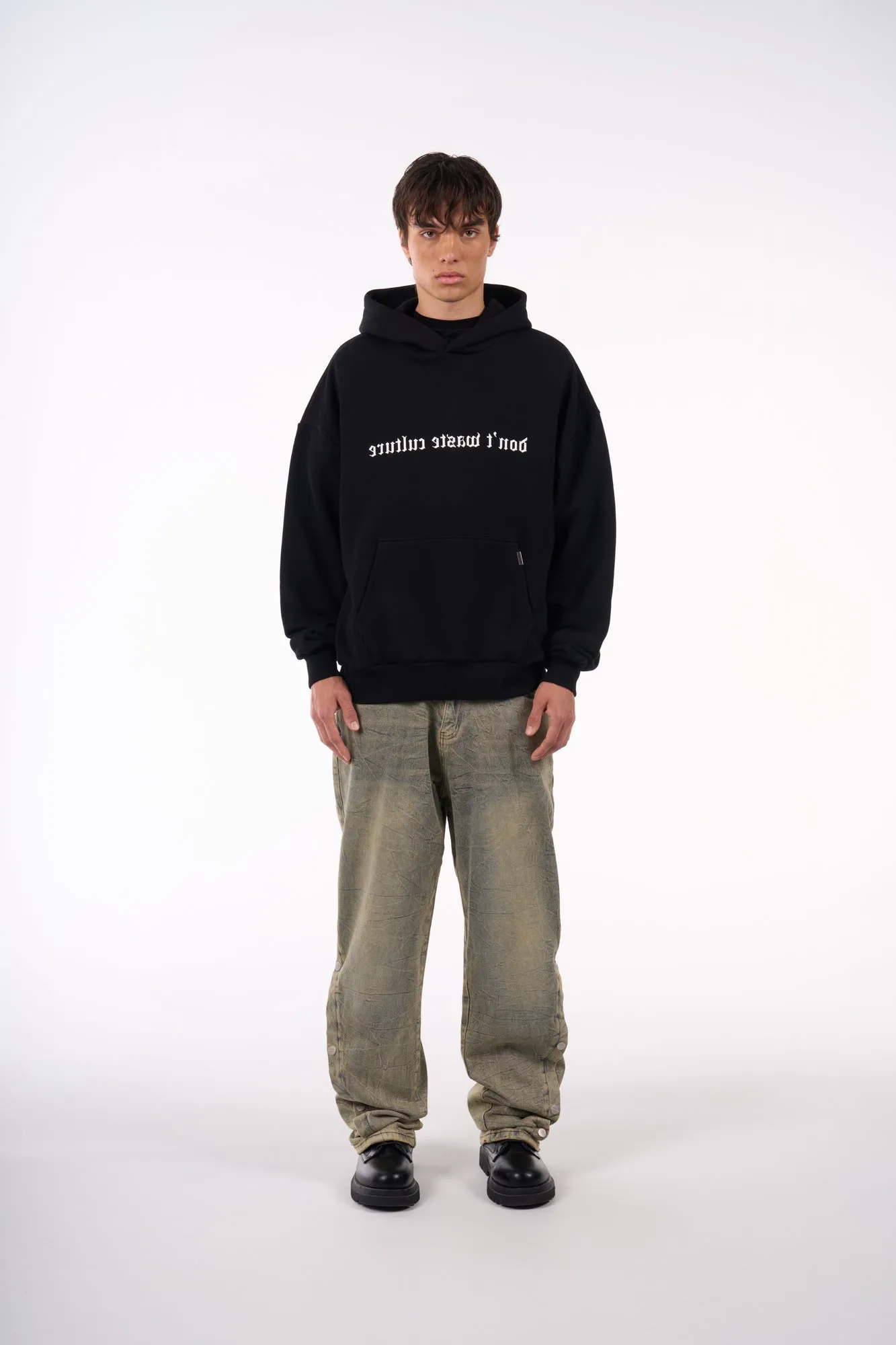 Uri | Black
