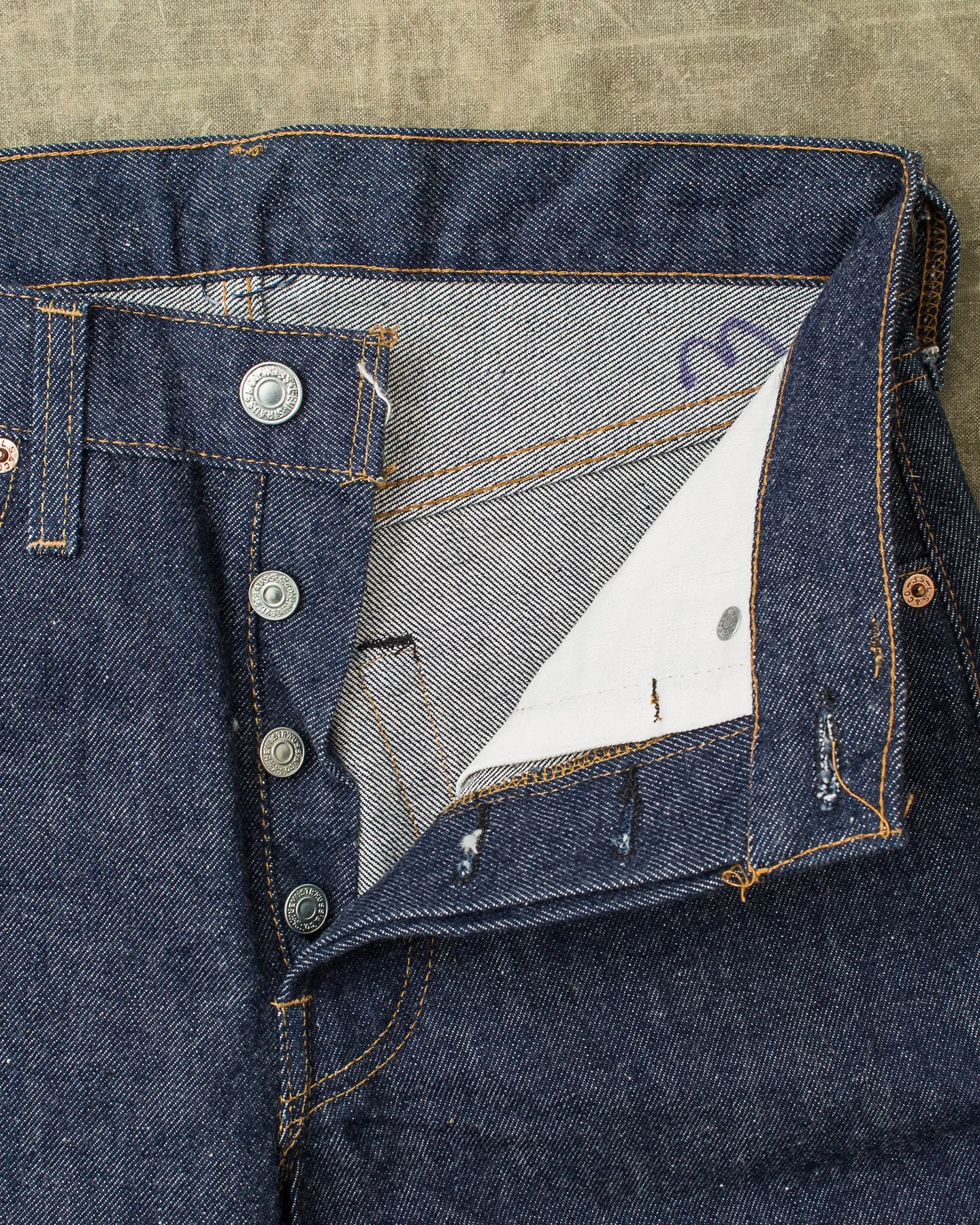 Vintage 1981 Deadstock Levi's 501 Red Line Selvedge Jeans W 28 / L 33