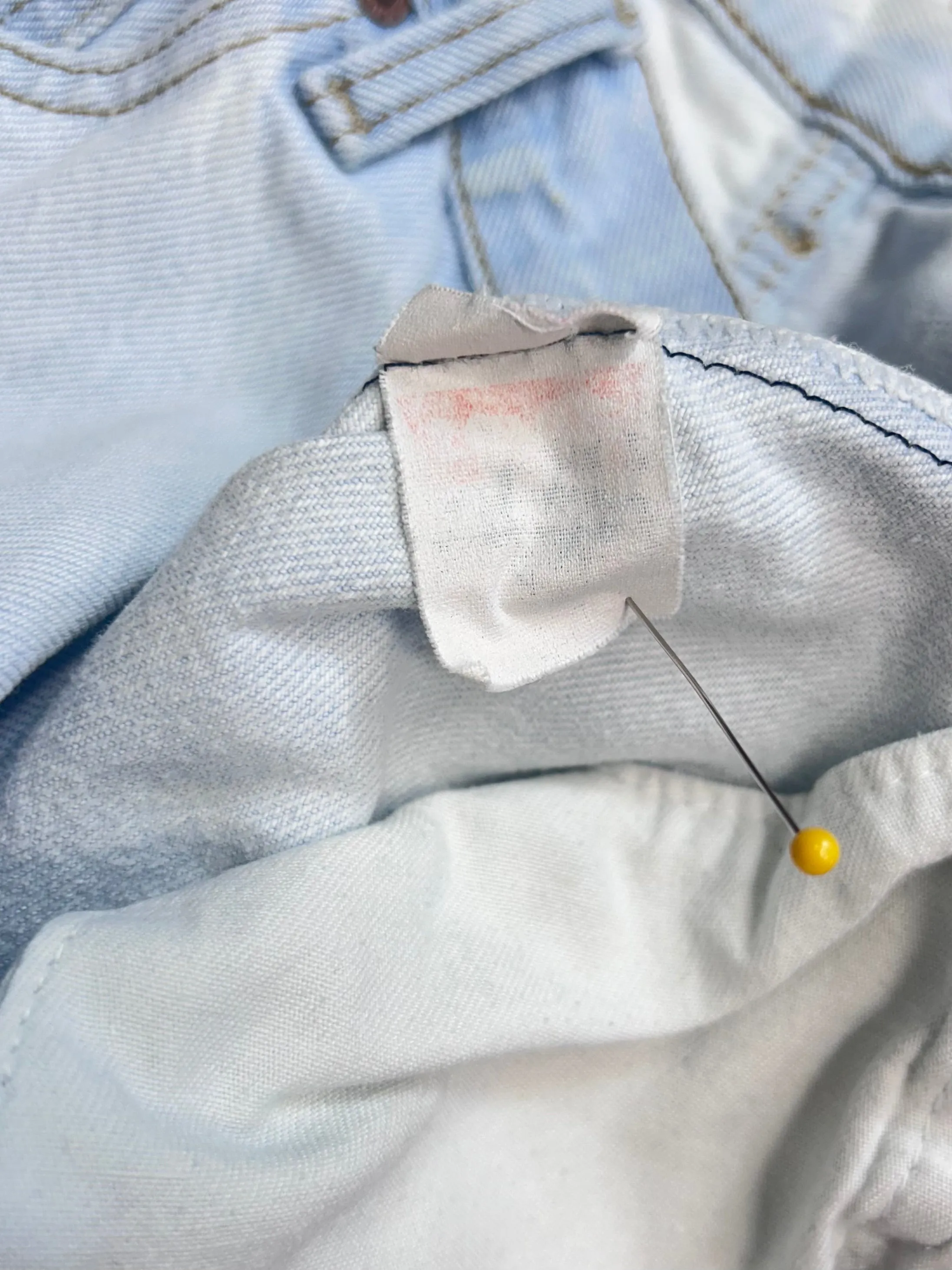 Vintage Levi USA Made 501 Light Wash Denim Jeans (JYJ0324-151)