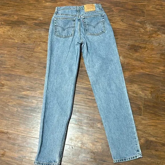 Vintage Levi’s 512 High Rise Slim Fit Tapered Leg Jeans, Light wash