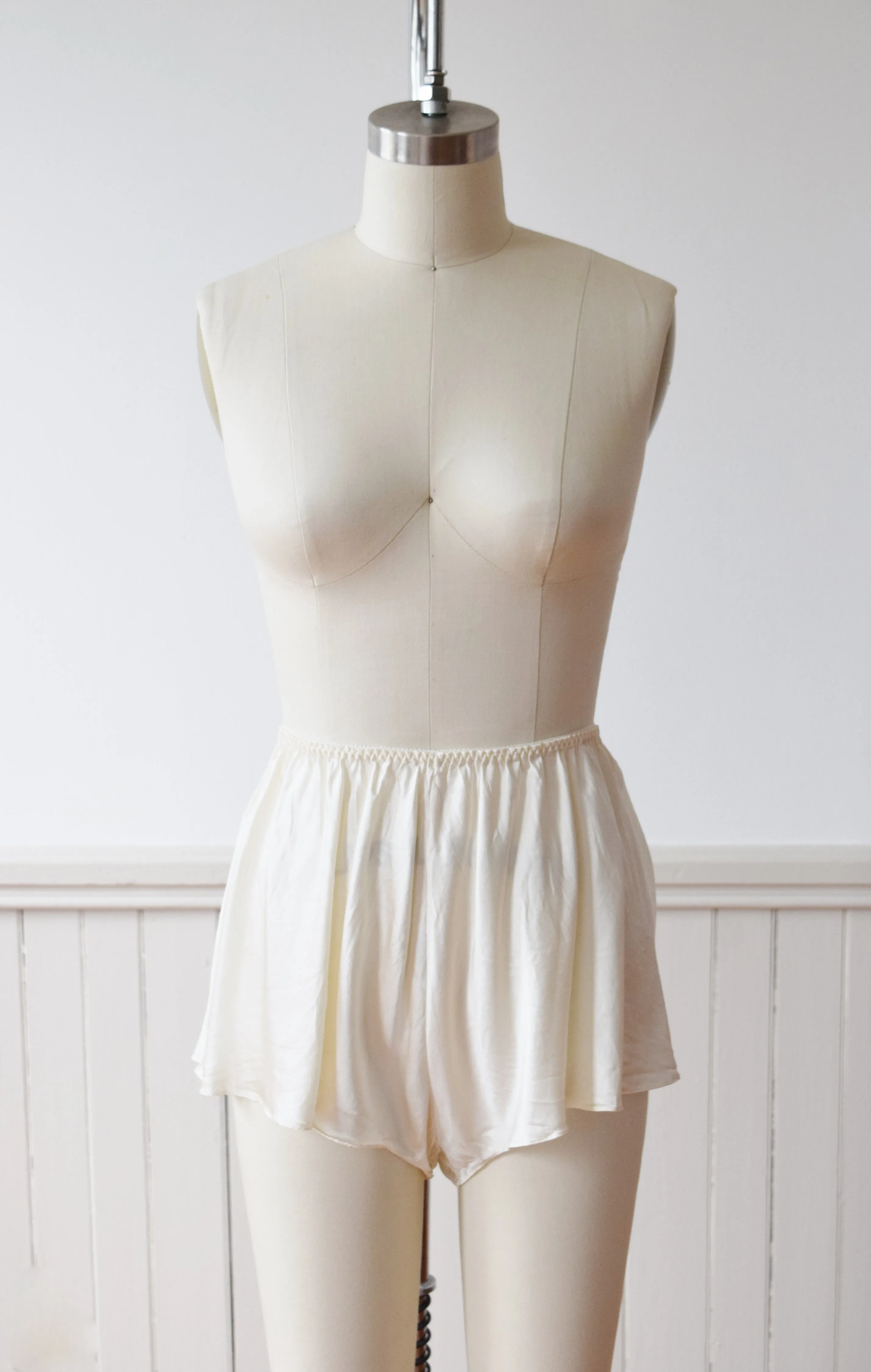 Vintage Silk Cami and Shorts Lounge Set by Victoria's Secret | M/L