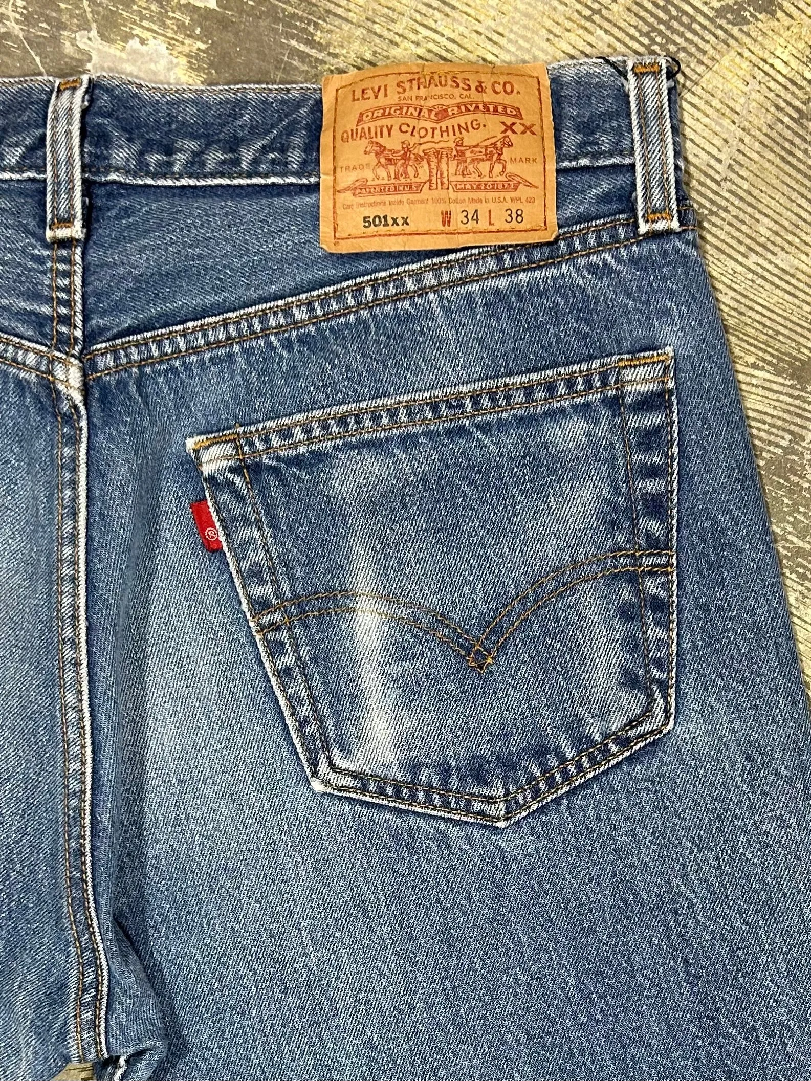 Vintage USA Levi 501xx Premium Wash Jeans (JYJ0124-020)