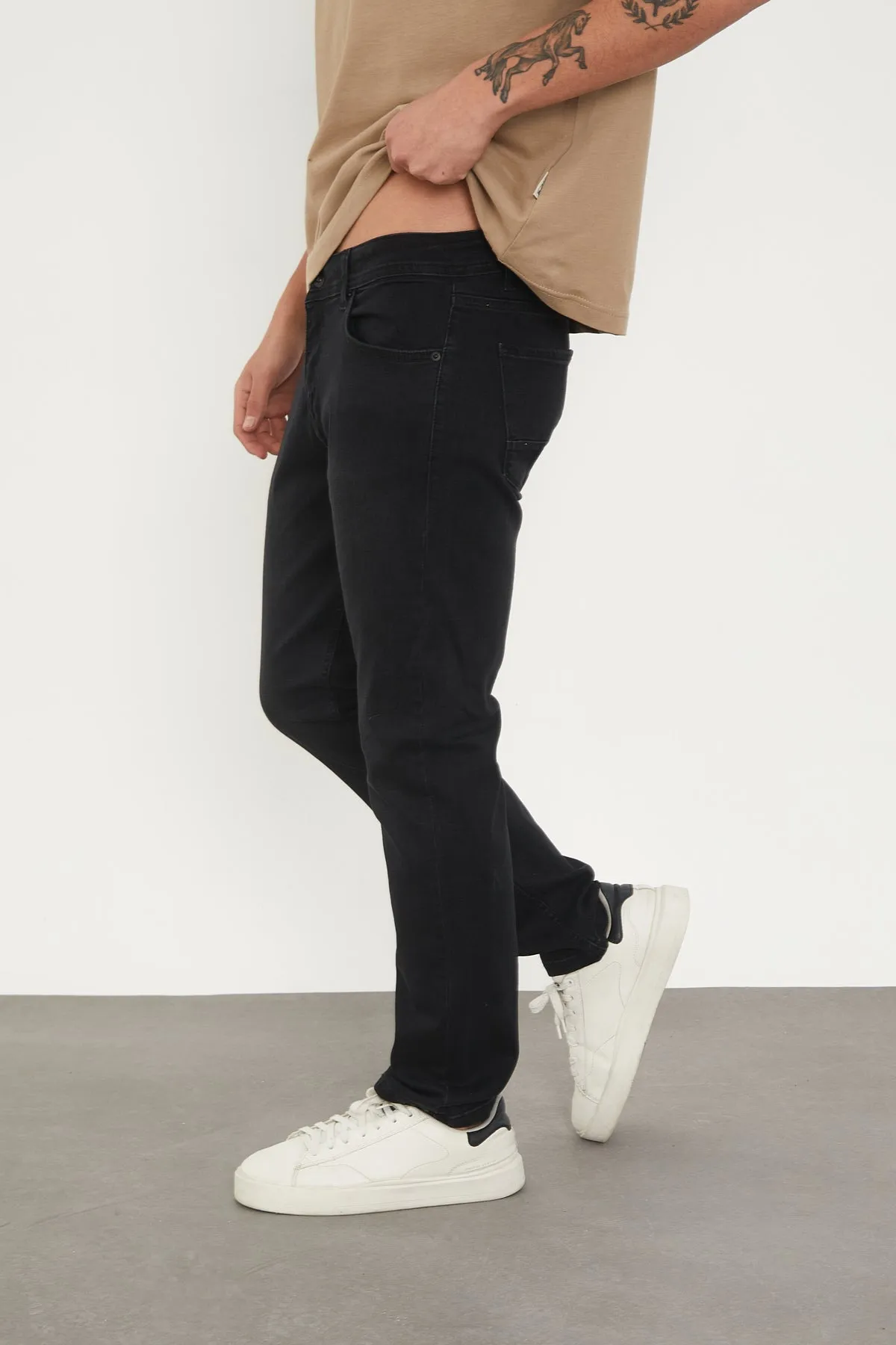 Wolfe Denim Classic Fit Jeans – Jet Black